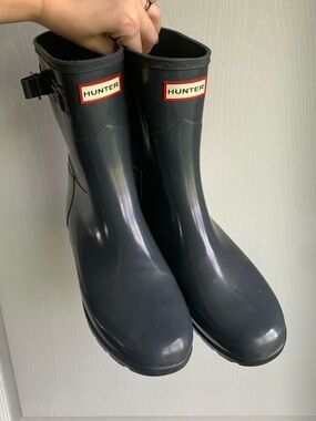 Hunter Original Short Gloss Rain Boots in Dark Slate.